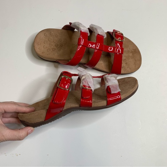 New Vionic Sandals Red Gold Strappy Slip On Patent Leather Sz 9 Wide - Picture 2 of 6